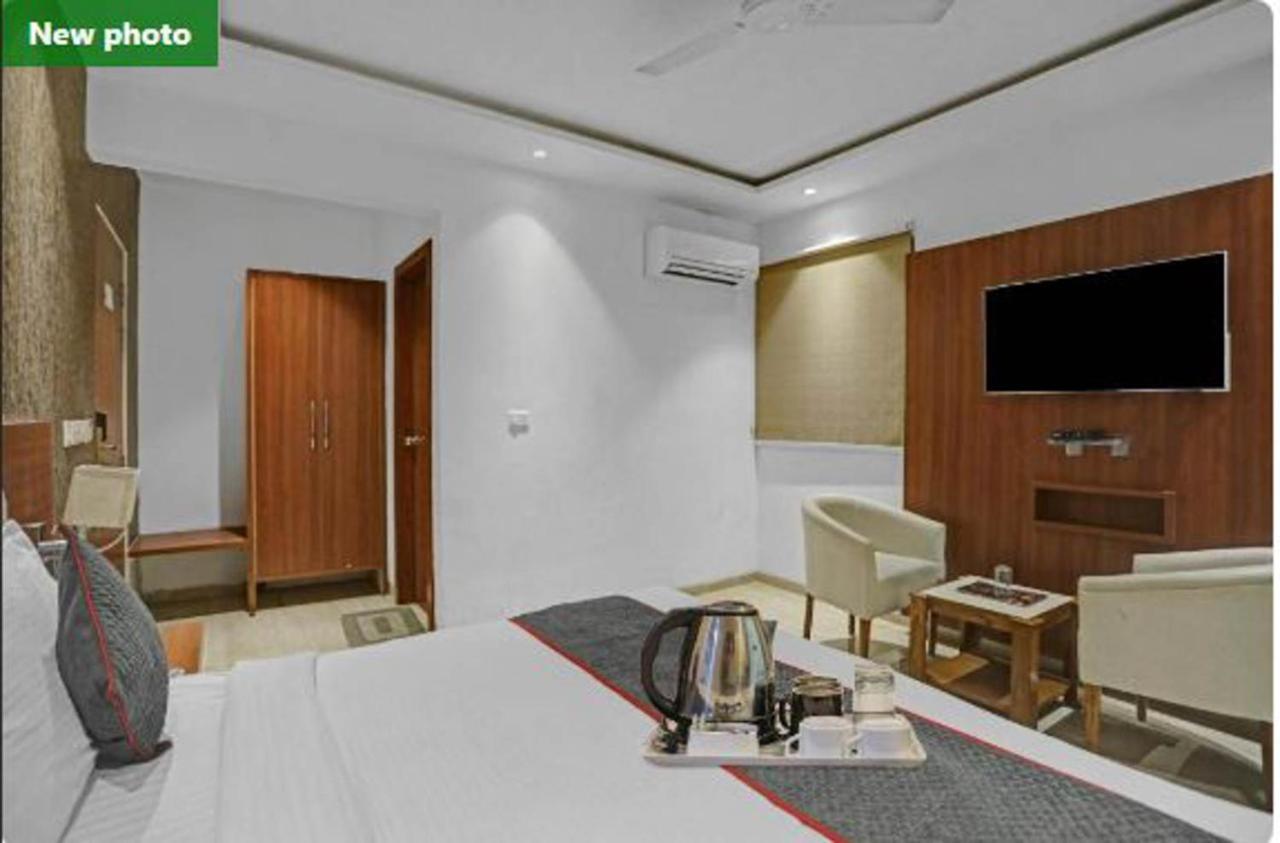 Wowstops-Clark Near Delhi Airport Hotel New Delhi Exterior foto