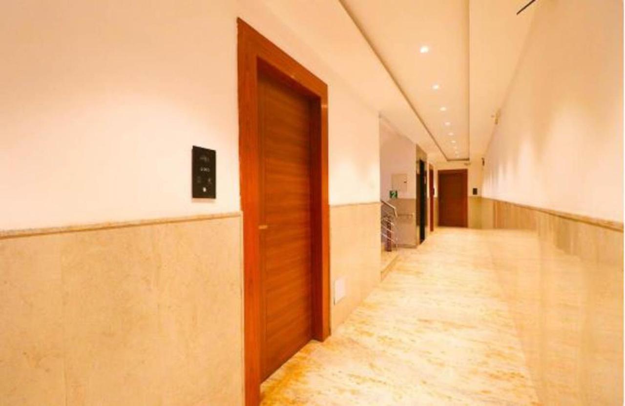 Wowstops-Clark Near Delhi Airport Hotel New Delhi Exterior foto