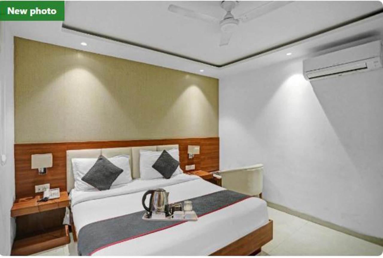 Wowstops-Clark Near Delhi Airport Hotel New Delhi Exterior foto