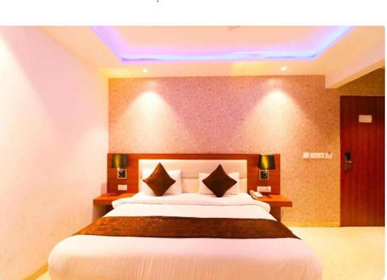 Wowstops-Clark Near Delhi Airport Hotel New Delhi Exterior foto